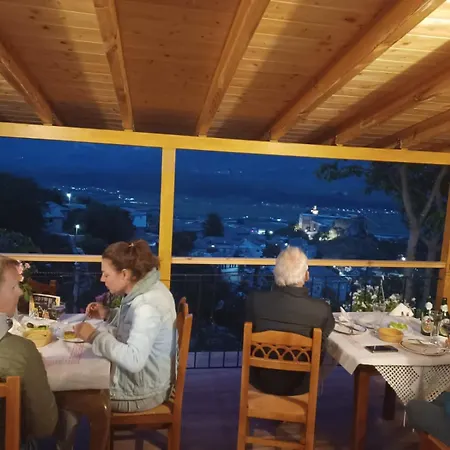 Hasko Oda ve Kahvaltı Gjirokastër